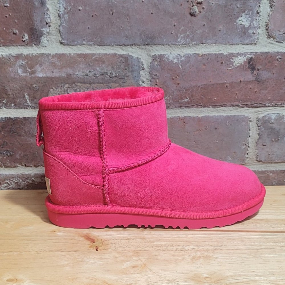 New UGG Classic Mini II Boot Suede Upper 1017715K Pink Big Kid / Youth Size 5